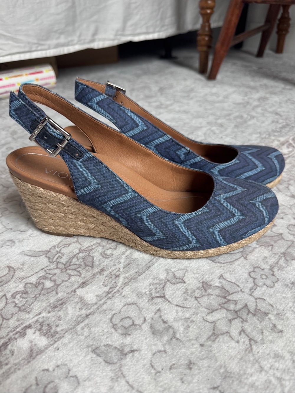 Vionic Blue Chevron Slingback Wedges
